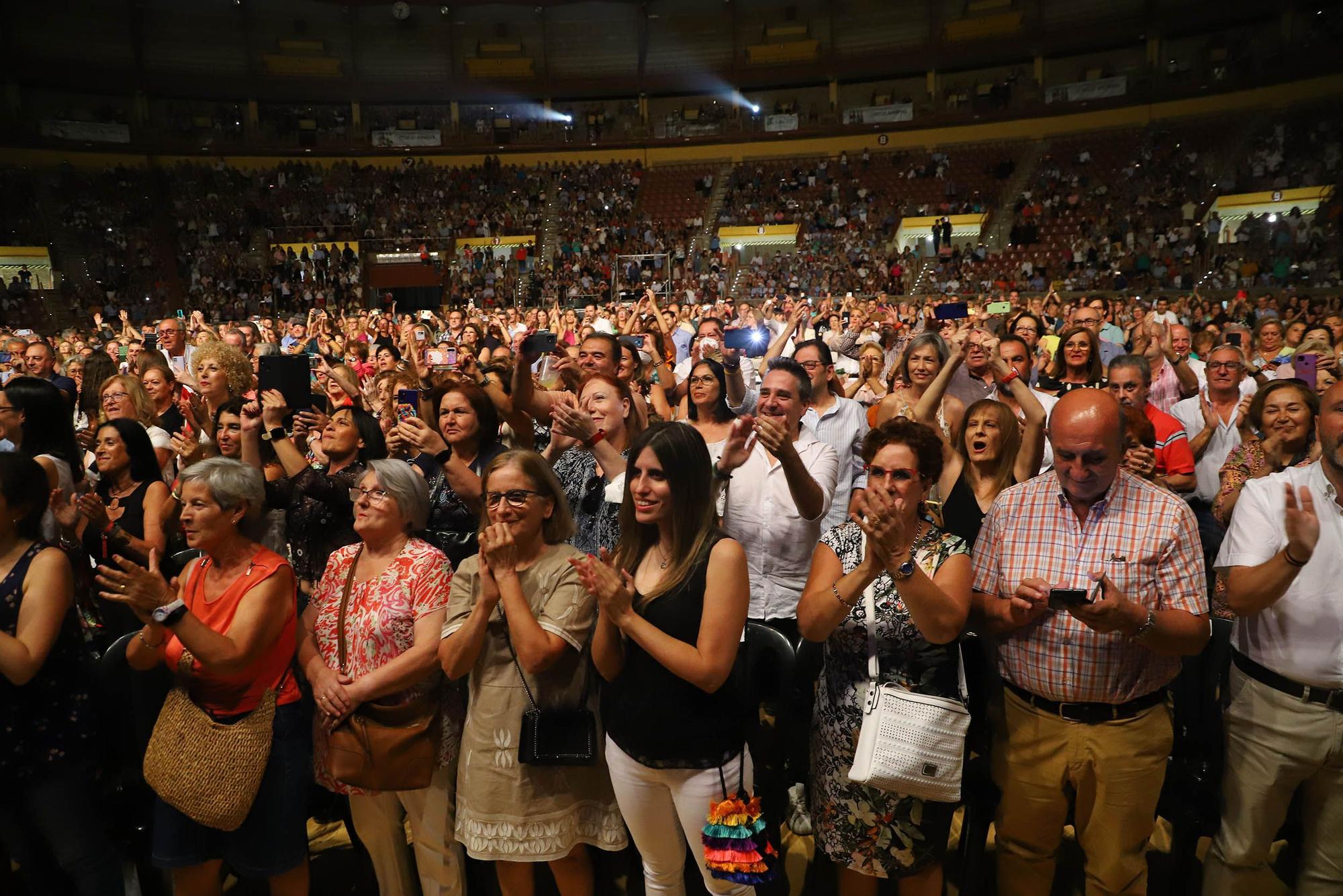 Córdoba disfruta con un Raphael incombustible