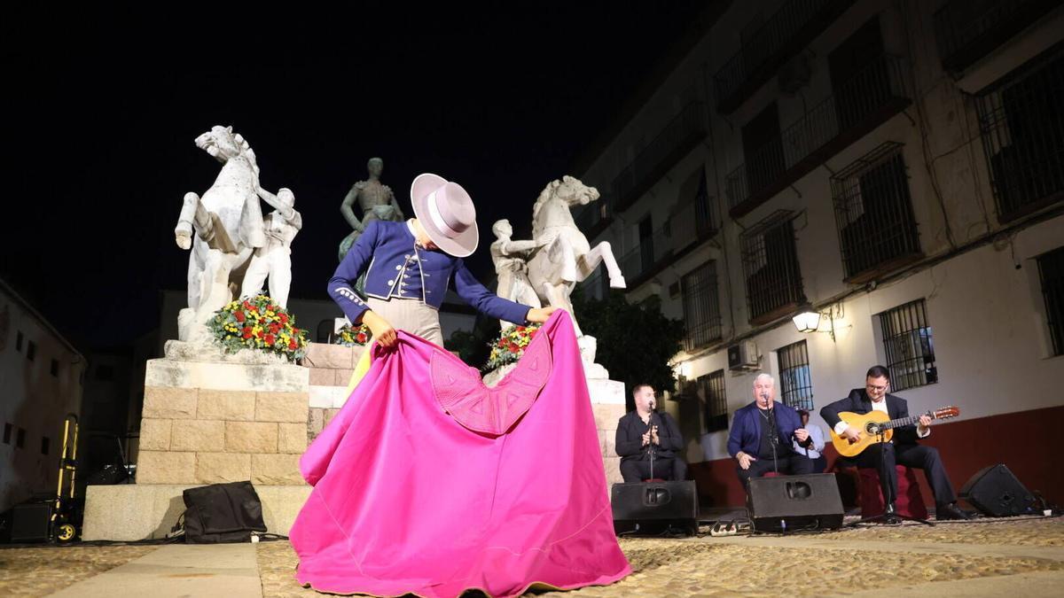 Manolete sigue vivo 79 años después: "Aquella fatídica tarde fue el final del hombre y el nacimiento del mito"