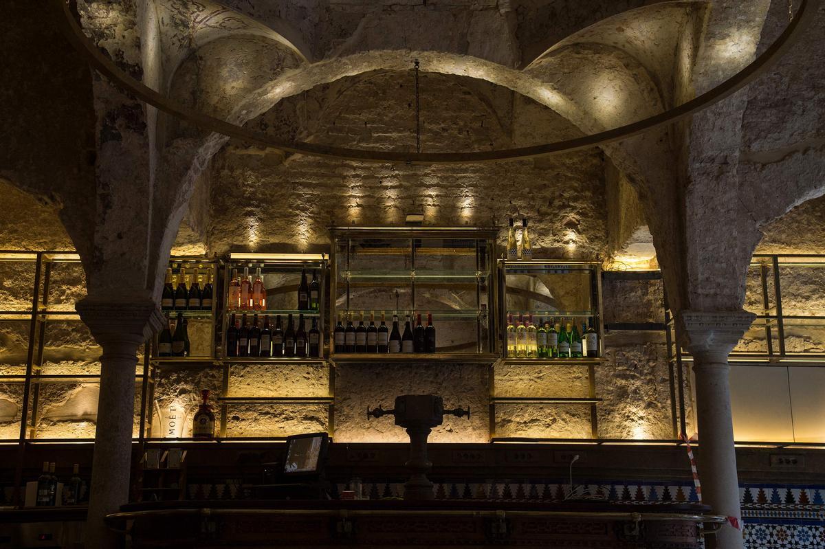 Detalle de la barra del bar Giralda.