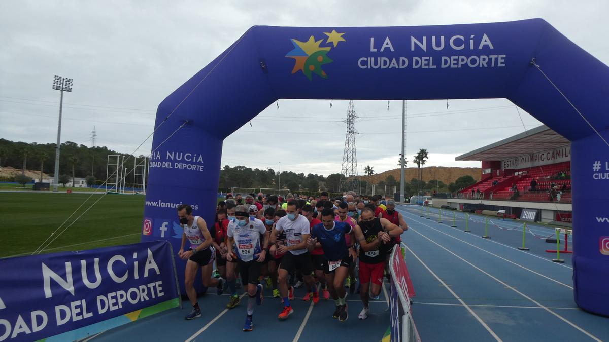 El “Cross Enamorados del Atletismo” se celebró el pasado domingo 6 de febrero por la mañana, con salida y llegada desde la pista de atletismo del Estadi Olímpic Camilo Cano.