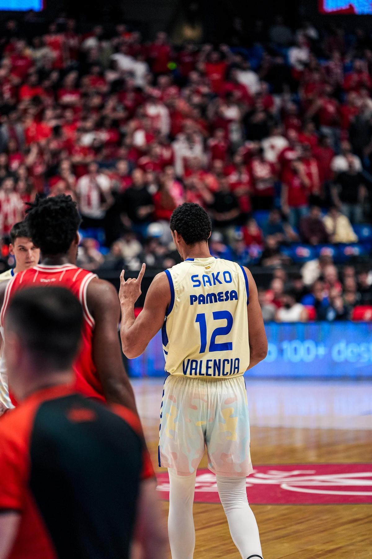 Neal Sako, con buenos minutos y cada vez más decisivo bajo el aro.