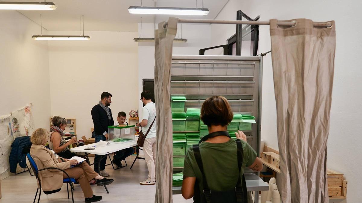 Un colegio electoral de Málaga capital este domingo.