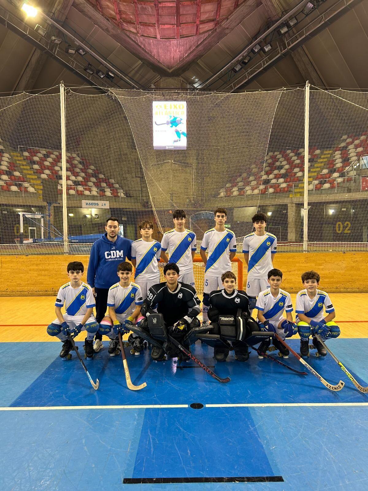 La plantilla del Compañía de María, en el torneo do Eixo Atlántico en el Palacio de Riazor.