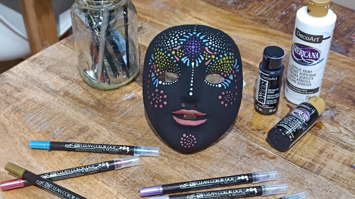 Cómo hacer tu máscara de Carnaval en Craft&amp;Go by Artesanía Chopo, paso a paso.