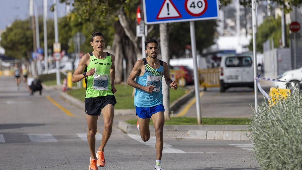 Serjogins y Bouchaib durante los primeros kilómetros de la media maratón