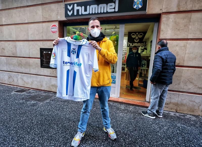 El CD Tenerife pone a la venta la camiseta del centenario