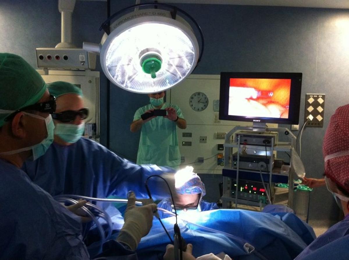 Una operación de un tumor de ovarios en la provincia en imagen de archivo