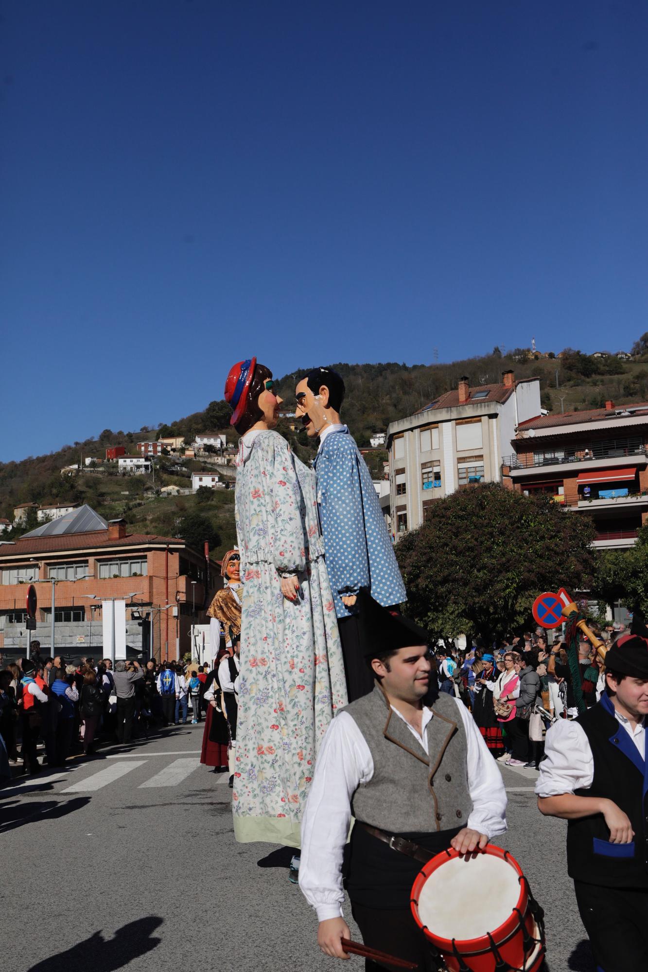 EN IMÁGENES: La localidad allerana de Moreda celebra San Martín, la fiesta de los Humanitarios