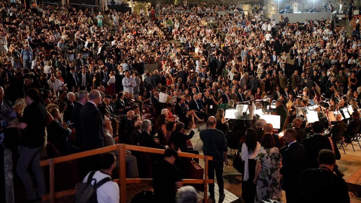 El Teatro Romano de Mérida abraza a Extremadura en una noche de medallas, aplausos y raíces