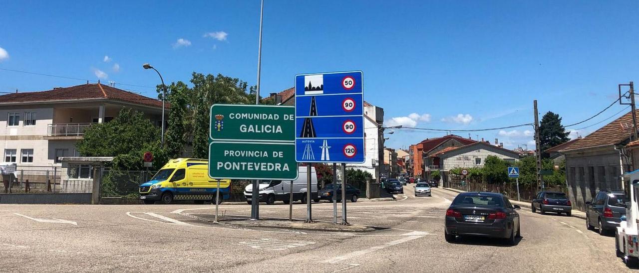 La Avenida de Portugal, en Tui, que marca la entrada en Galicia desde el país luso.  // FdV