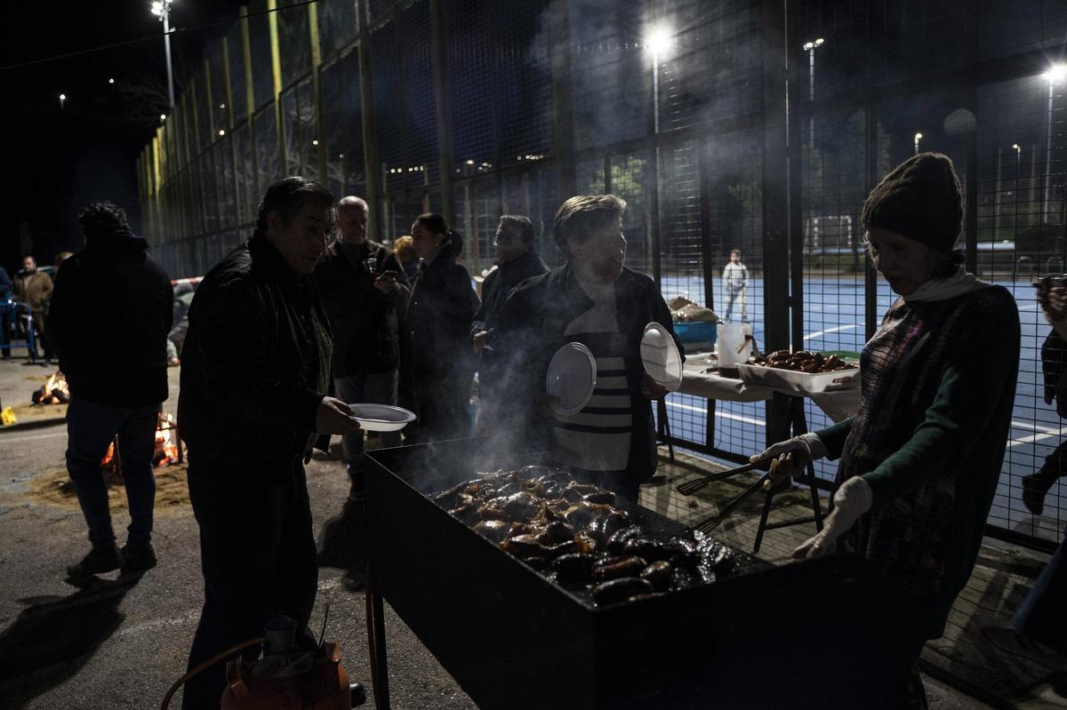 FOTOGALERÍA | Convivencia y migas en la barriada de San Francisco de Cáceres