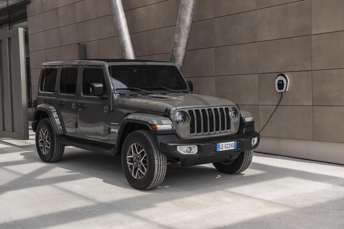 El Jeep Wrangler 4xe tiene un consumo medio de 3,5 litros a los 100 kilómetros.