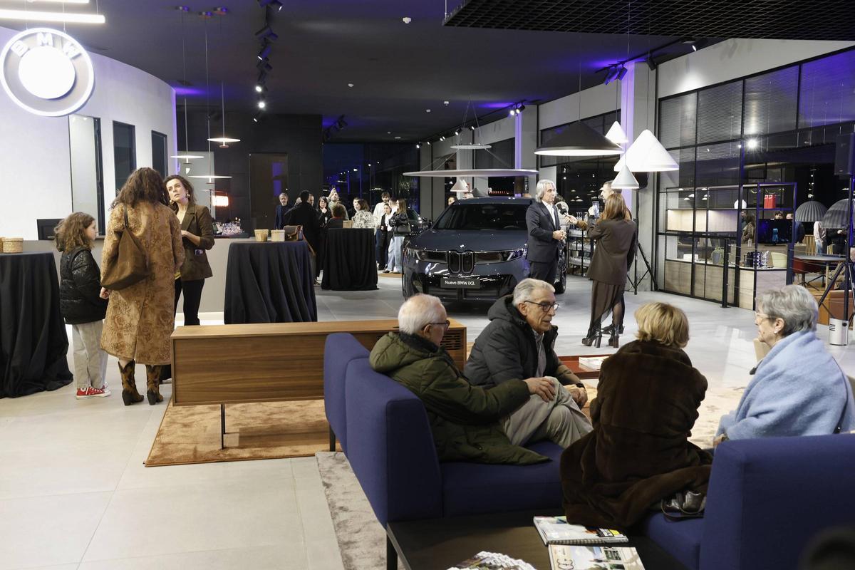 BMW presenta en Santiago el iX3 y las nuevas instalaciones de Amiocar