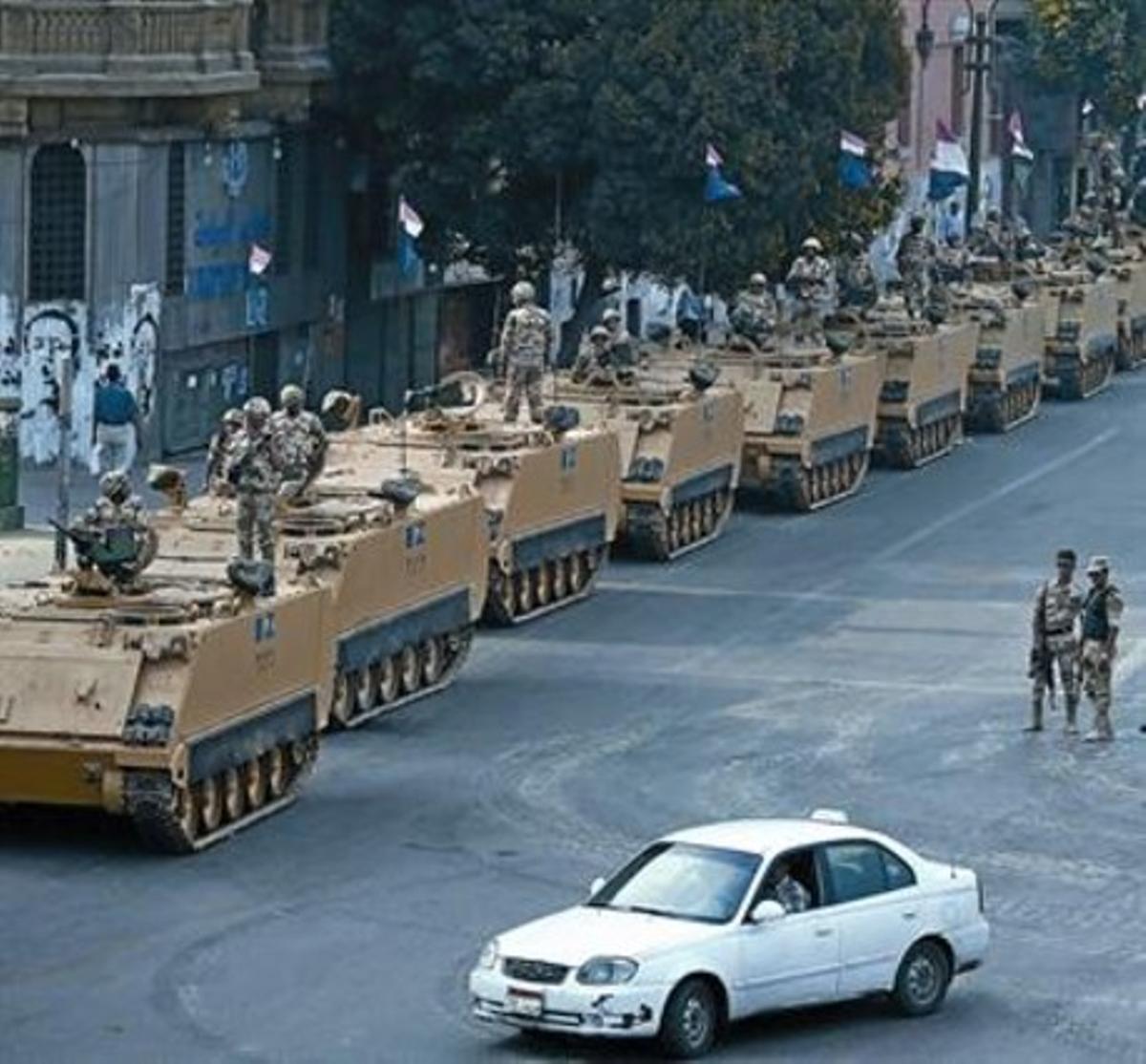 L’Exèrcit egipci pren posicions a l’entrada de la plaça de Tahrir,el 16 d’agost passat.
