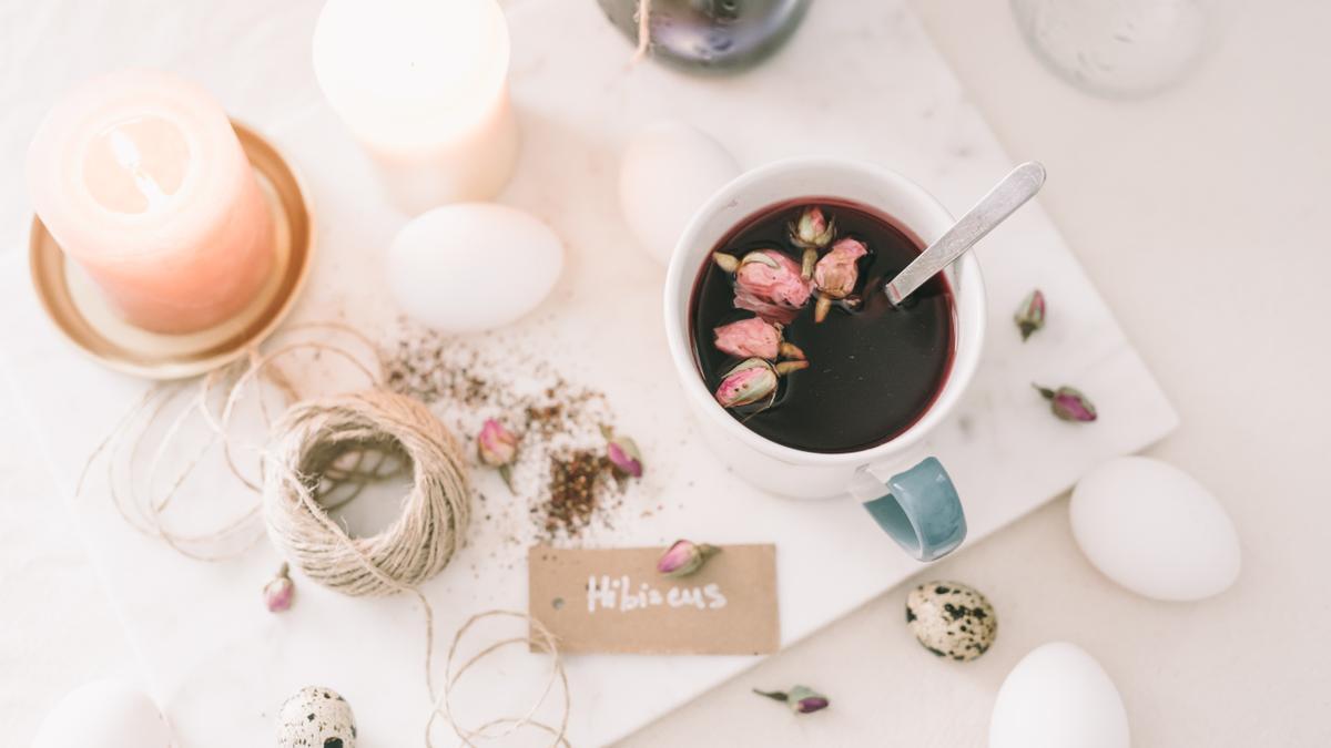 La infusión de hibisco es un té ideal para adelgazar barriga