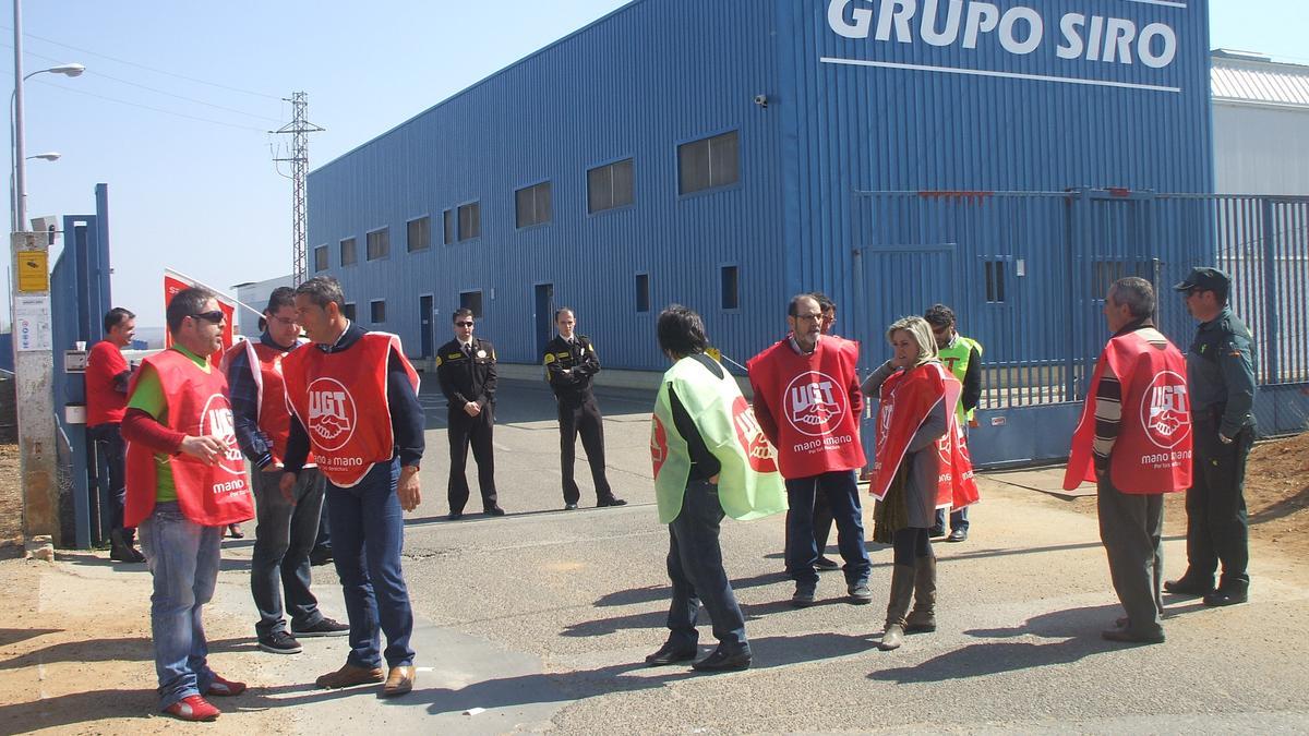 Una movilización ante la sede de Siro