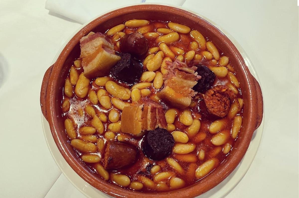 La premiada fabada de Casa Menéndez, en Águilas