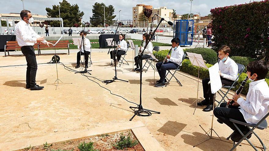 Música de la escuela de clarinete en la inauguración. | 