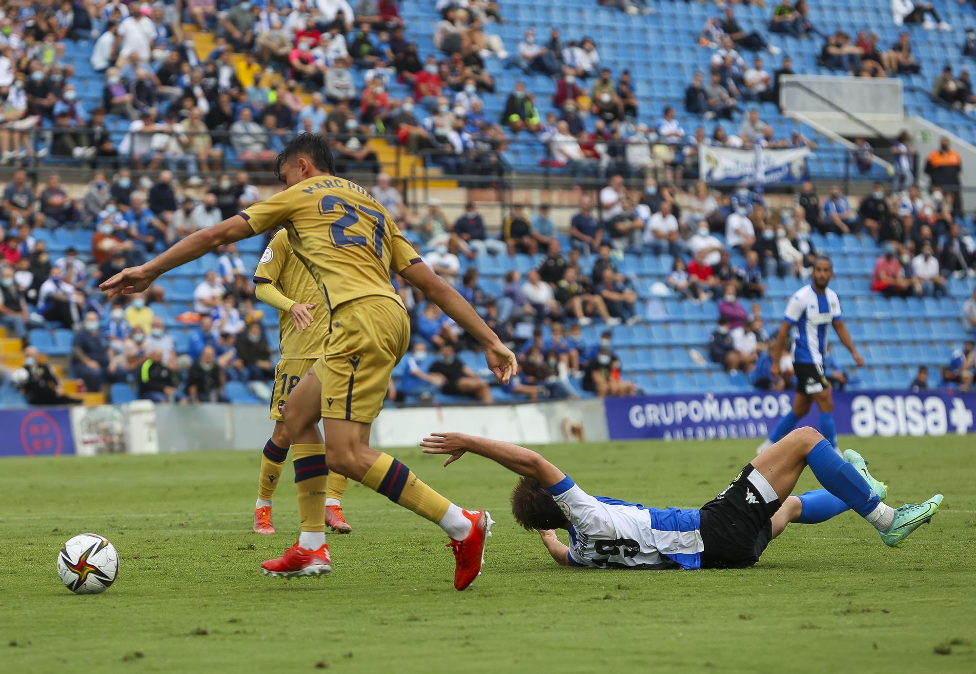 El Rico Pérez se harta del equipo: así se vivió en el estadio el Hércules - Atlético Levante