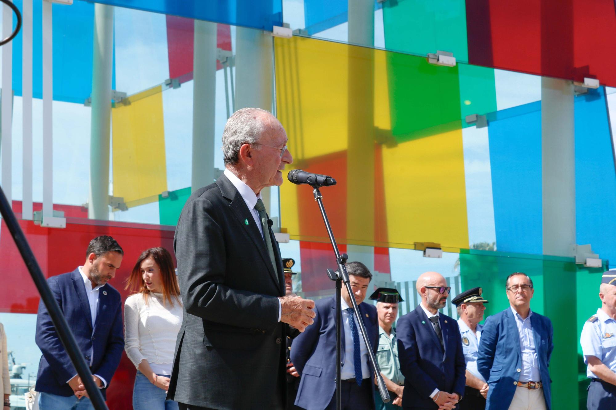 El alcalde de Málaga, Francisco de la Torre, junto al resto de la Corporación Municipal, y al delegado de Desarrollo Educativo y Formación Profesional, Miguel Briones, asiste al acto con motivo del Día de Europa.