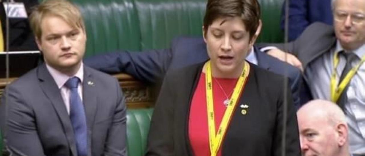 La parlamentaria Alison Thewliss durante una intervención en la Cámara de los Comunes.