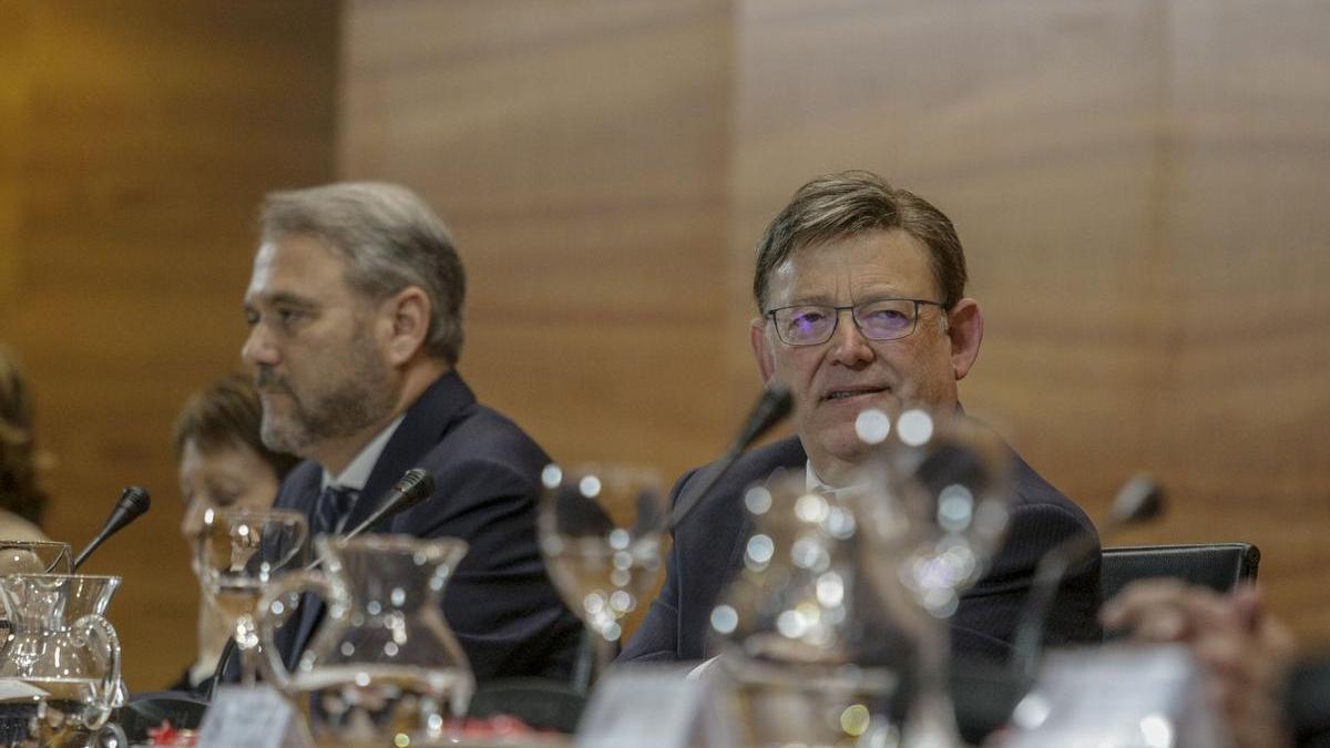 El rector de la UMH, Juanjo Ruiz, junto al jefe del Consell, Ximo Puig, en imagen de archivo