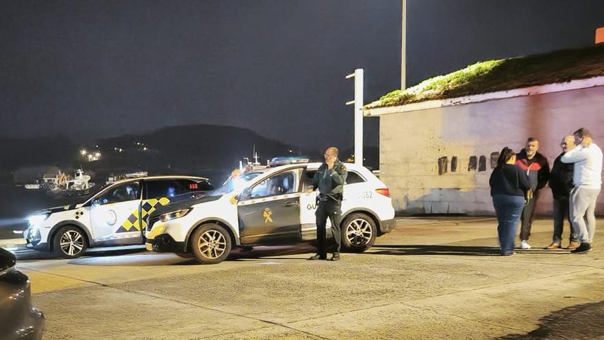 Tres detenidos al hundirse un barco con 12.000 litros de gasóleo a bordo en O Grove