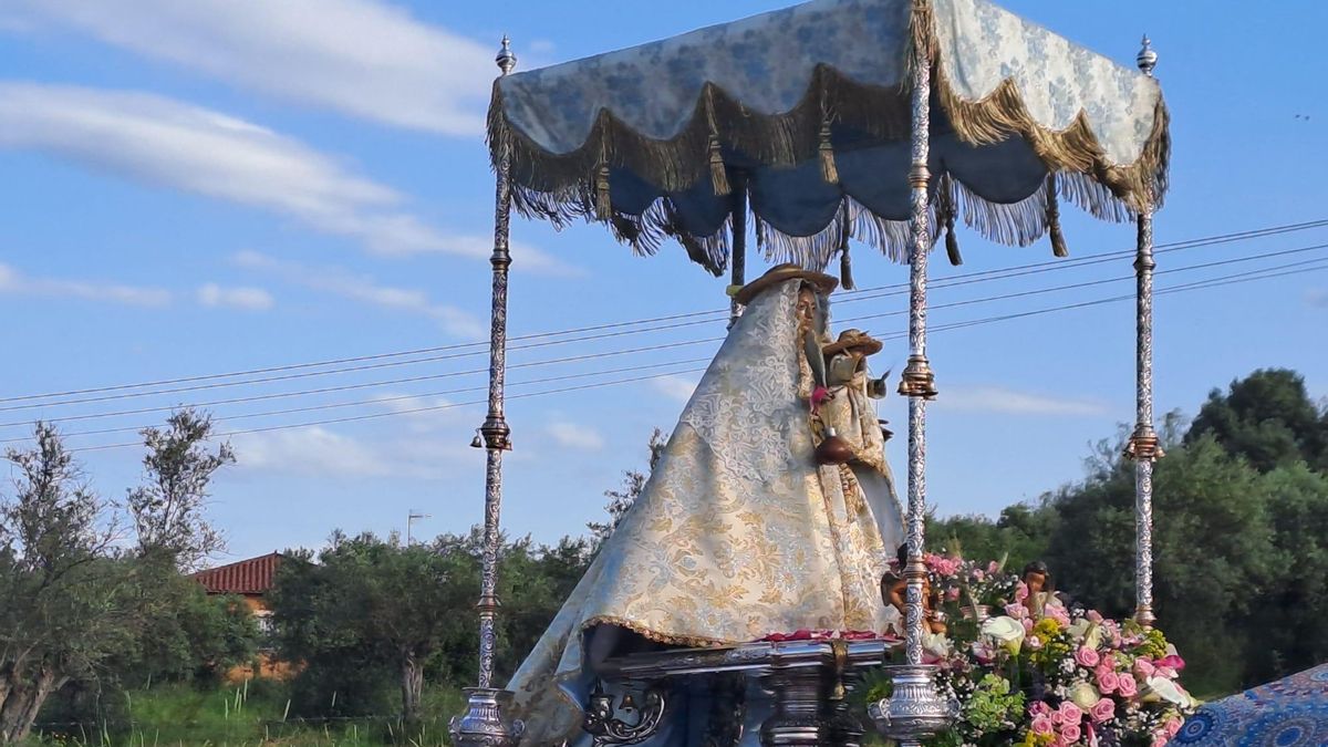 Imagen de la patrona a su llegada a la ciudad, tras el traslado desde el santuario.