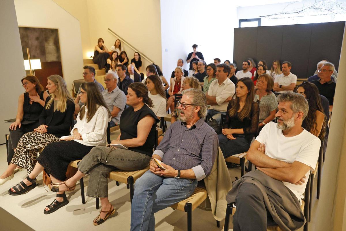 Assistents a la taula rodona "Arquitectura i cuina", ahir a l'espai Bulthaup de Girona.