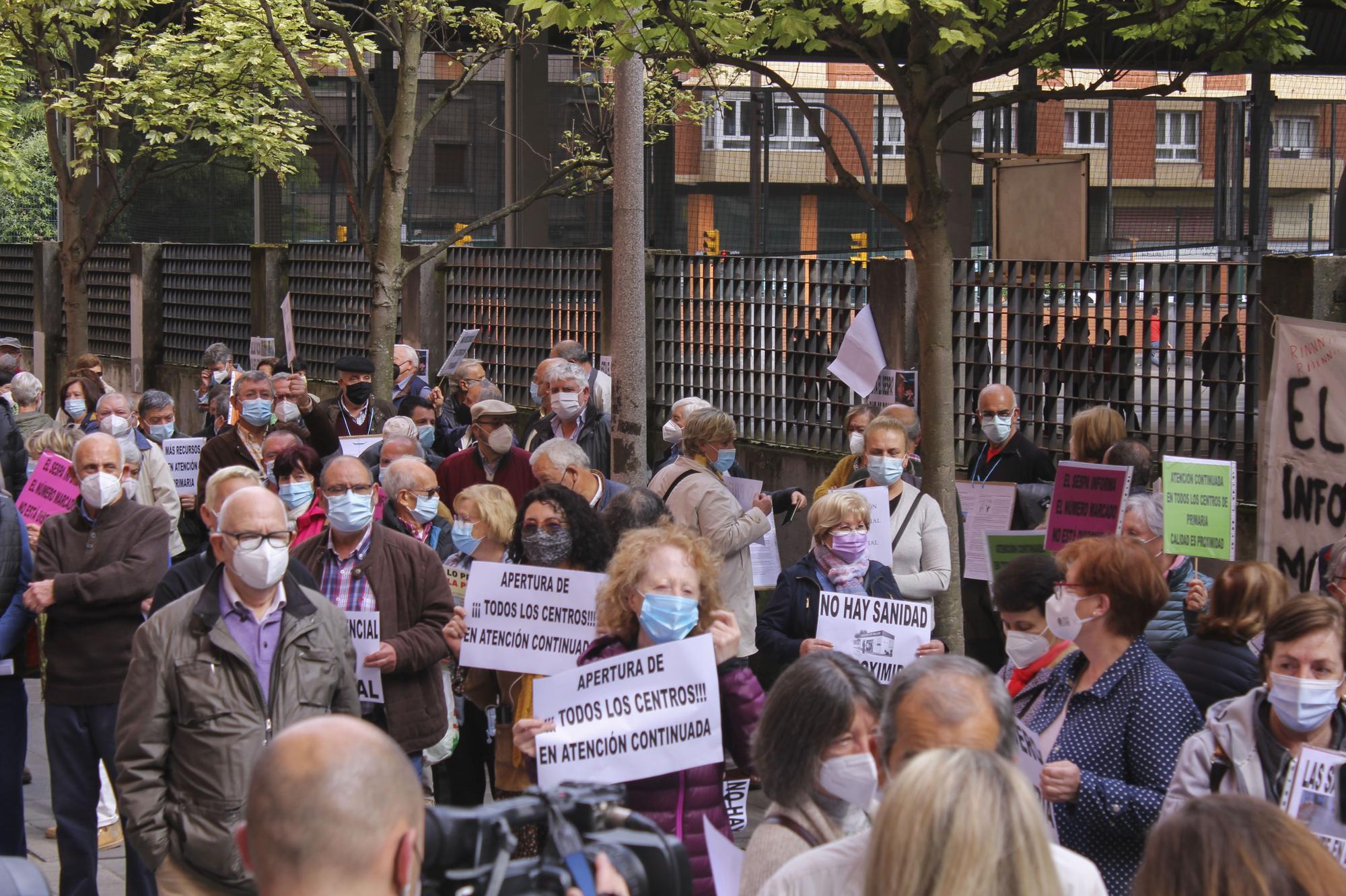 Protesta vecinal en el centro de salud de Severo Ochoa