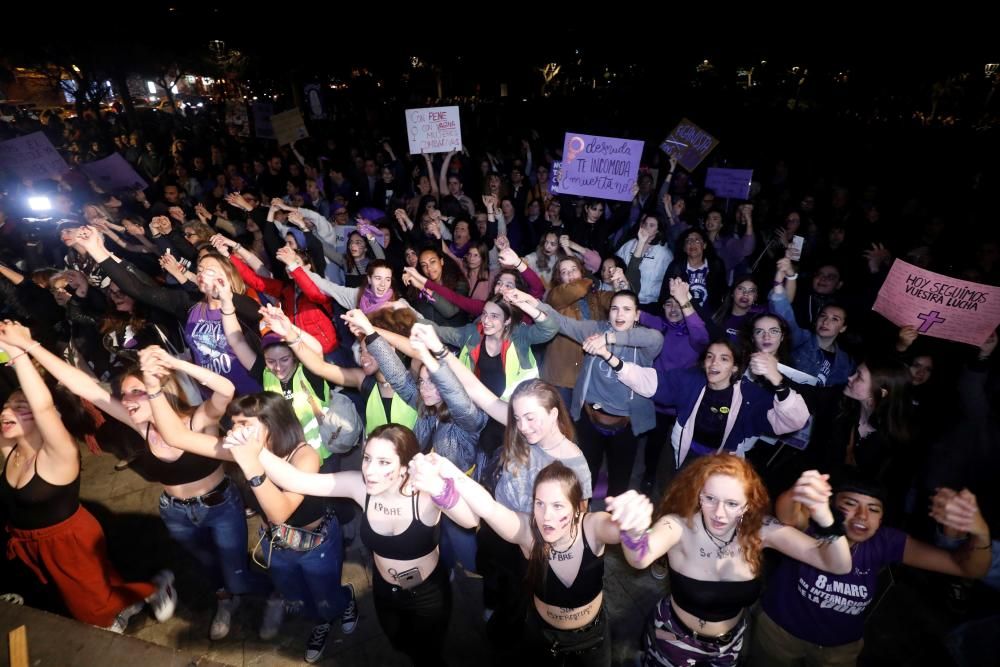 Miles de mujeres se manifiestan en Palma por el 8M