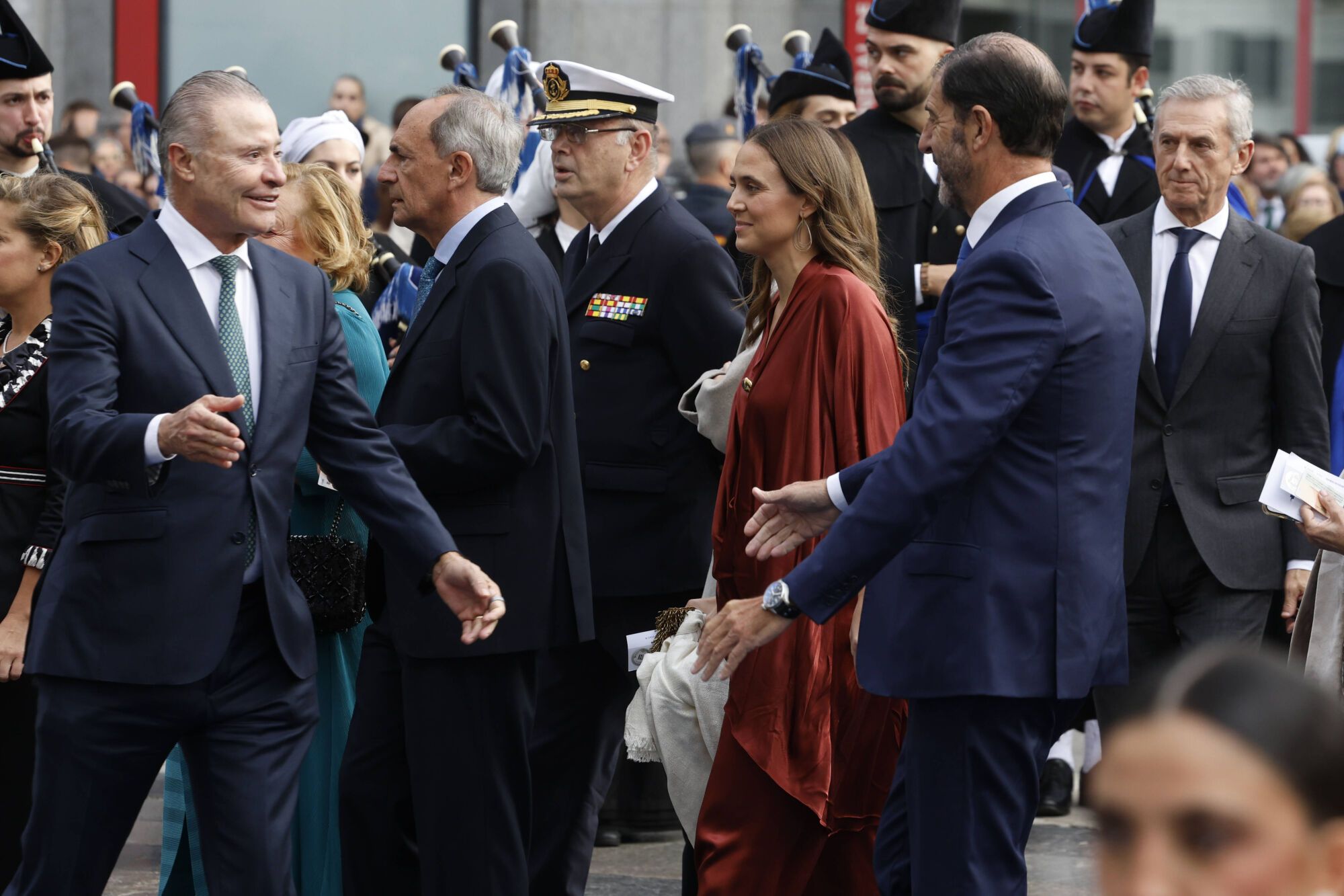  Así fue la llegada de los invitados a los premios "Princesa de Asturias" y su paso por la alfombra azul