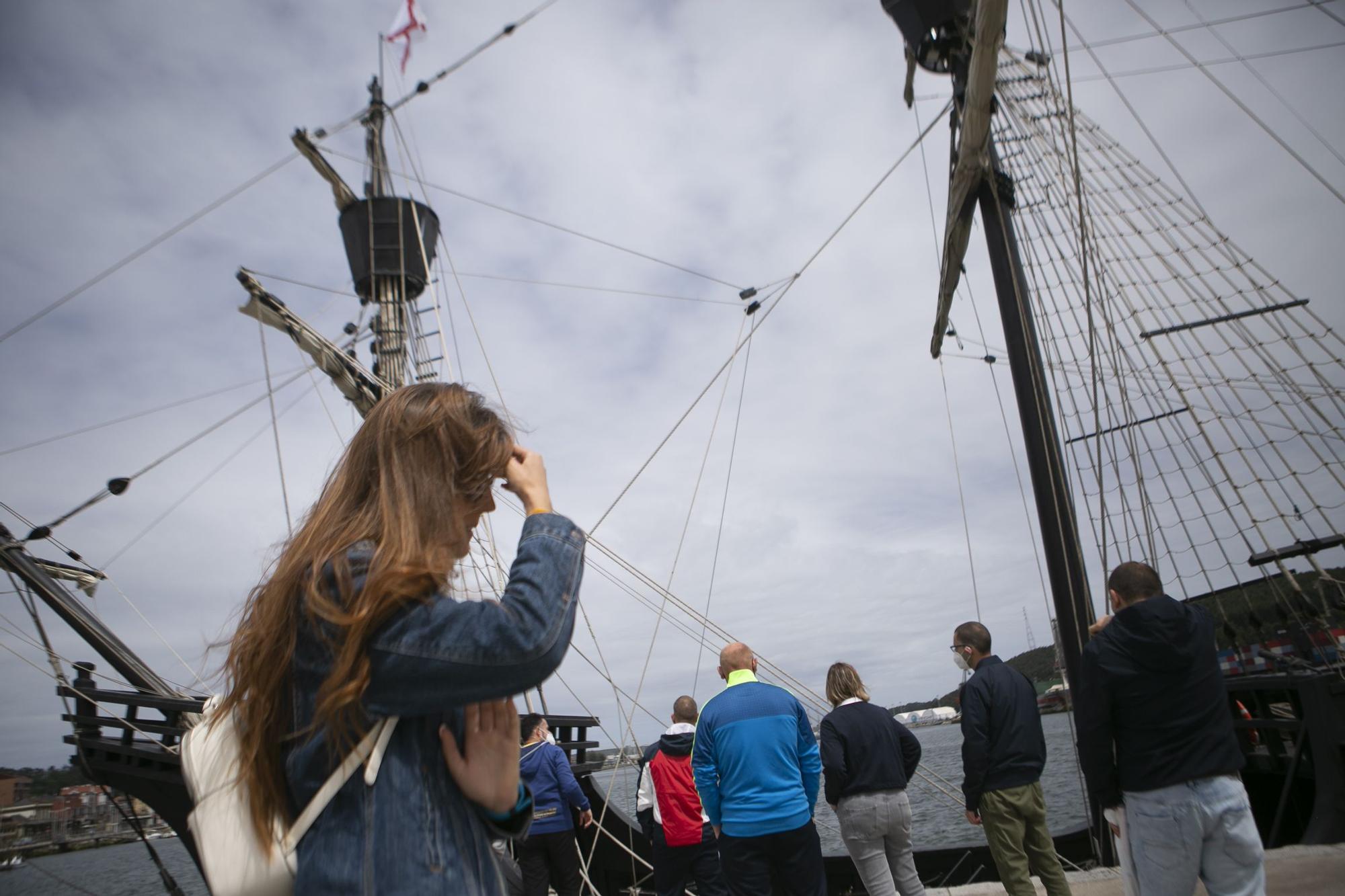 La nao "Victoria" atraca en el puerto de Avilés