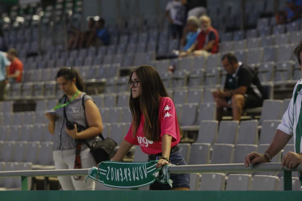 Los aficionados del Córdoba CF en el Arcángel