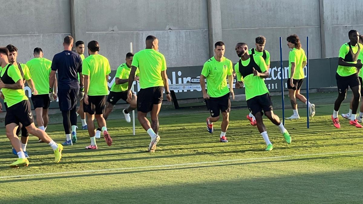 Último entrenamiento del Betis antes del derbi sevillano