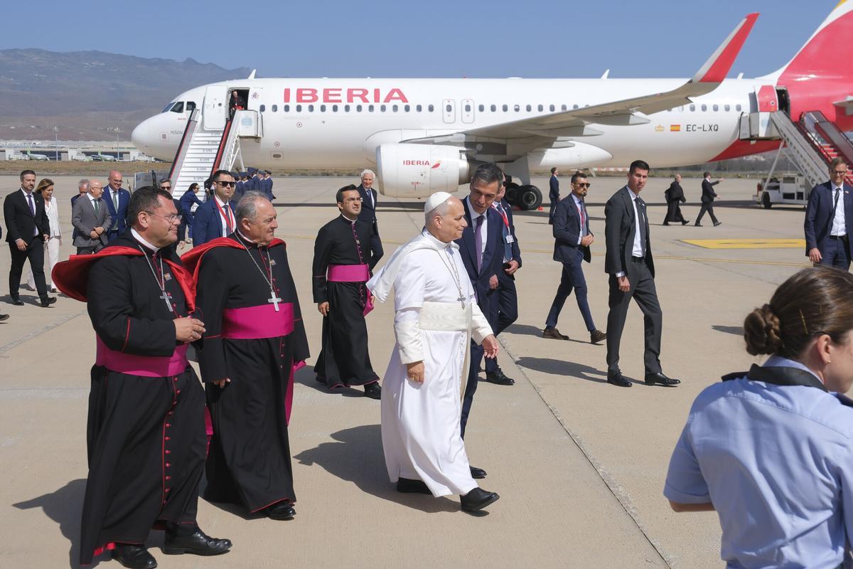 Visita del papa León XIX Llegada del papa al aeropuerto