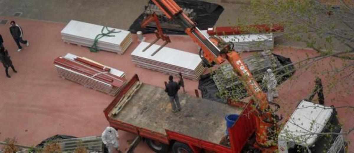 Un momento de los trabajos de desmontaje de la cubierta.