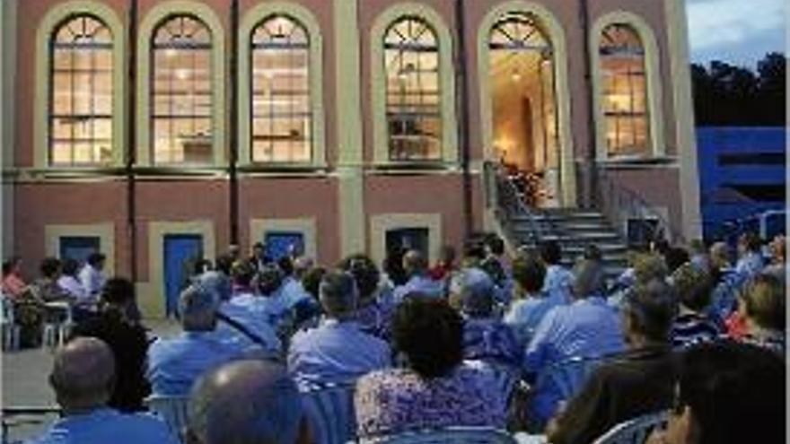 Un moment de la presentació del llibre, el passat divendres a Anglès.