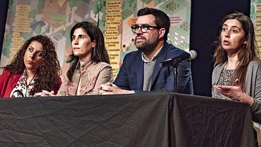 Antoni Noguera con Pastor (PSOE) MartÃ­n (Podemos) y Truyol (MÃ©s) en un acto de rendiciÃ³n de cuentas.