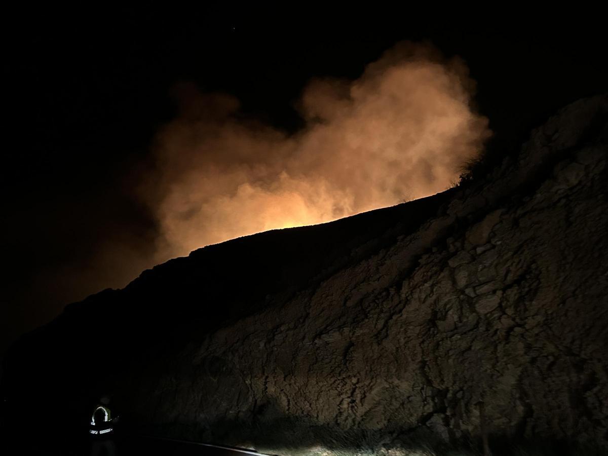 El incendio devora el espacio protegido sobre las tres de la madrugada