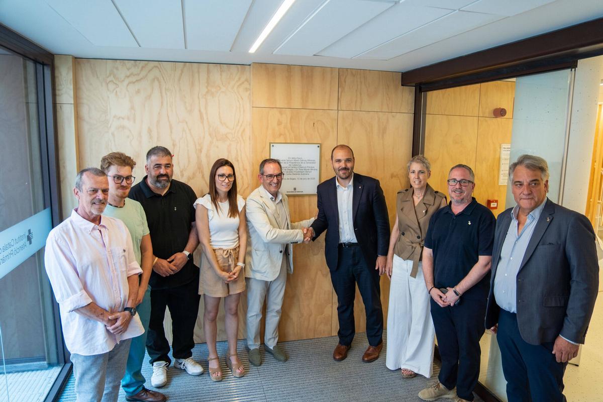 Inauguració del nou Cap de Sant Fruitós de Bages, Dr Pere Moran Medina, amb familiars i el conseller de presidència Albert Dalmau