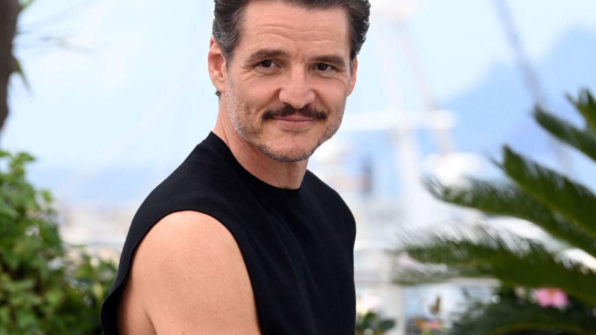 El beso sorpresa de Pedro Pascal y Alexander Skarsgard en Cannes del que todo el mundo habla