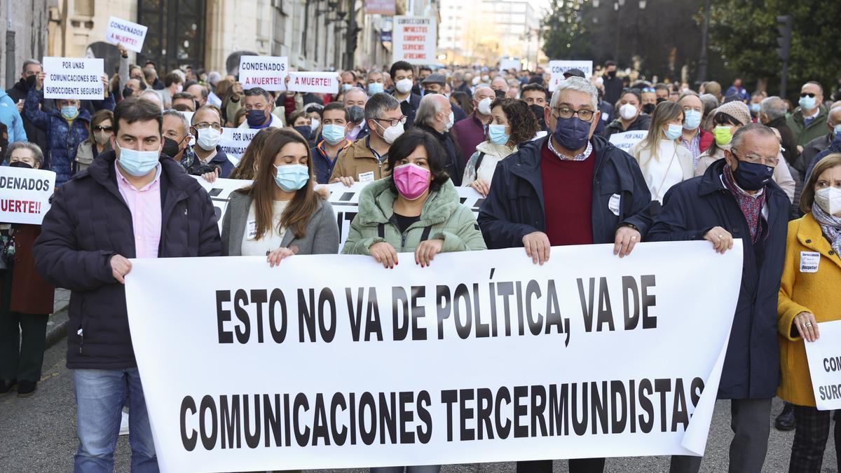 Concentración en Oviedo por el futuro del Suroccidente