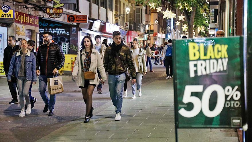 El comercio abrirá el Jueves Santo y el domingo del Black Friday de 2022