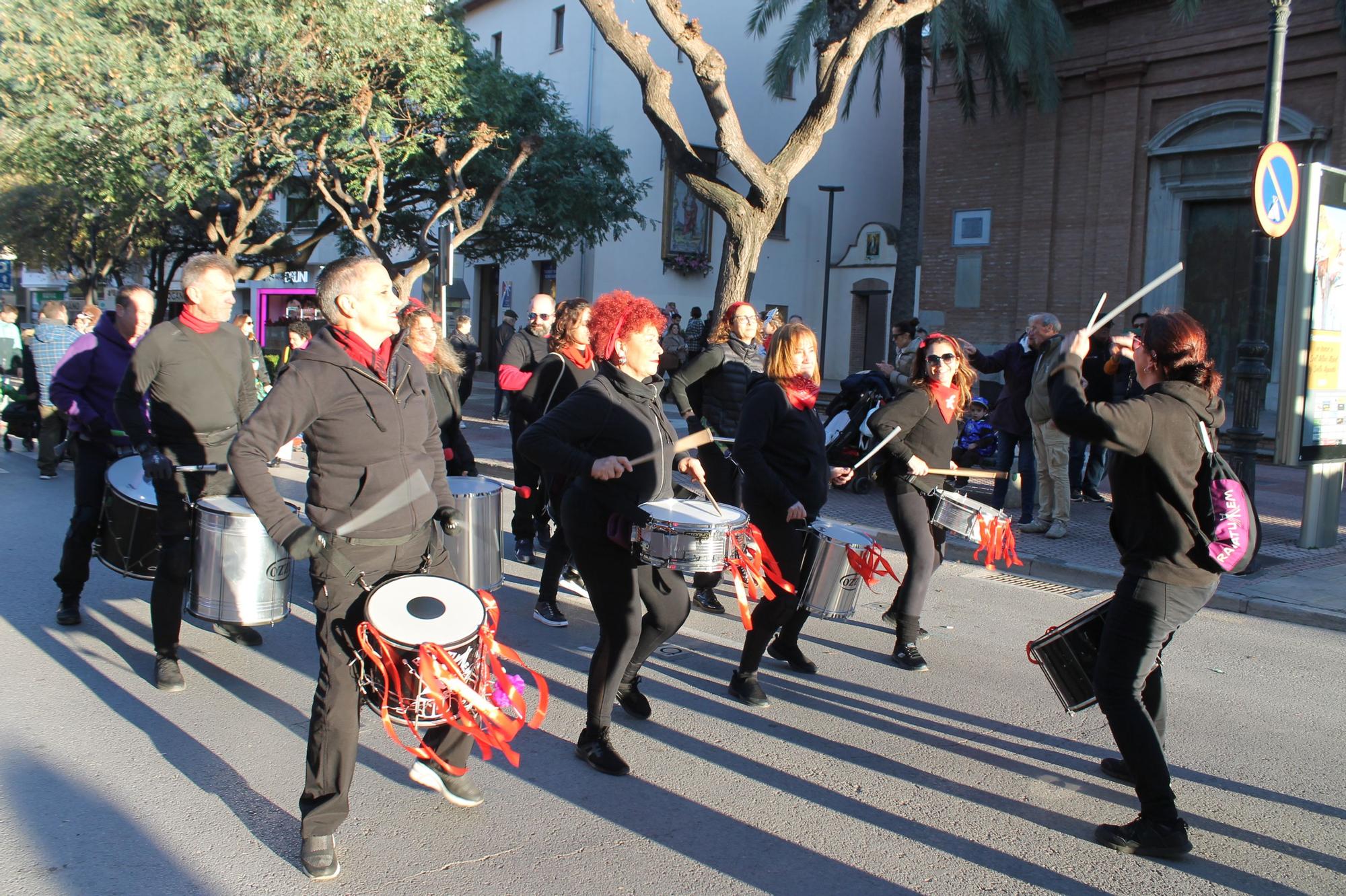 El Día de Peñas y el desfile infantil de disfraces de las fiestas de Benicàssim, en imágenes