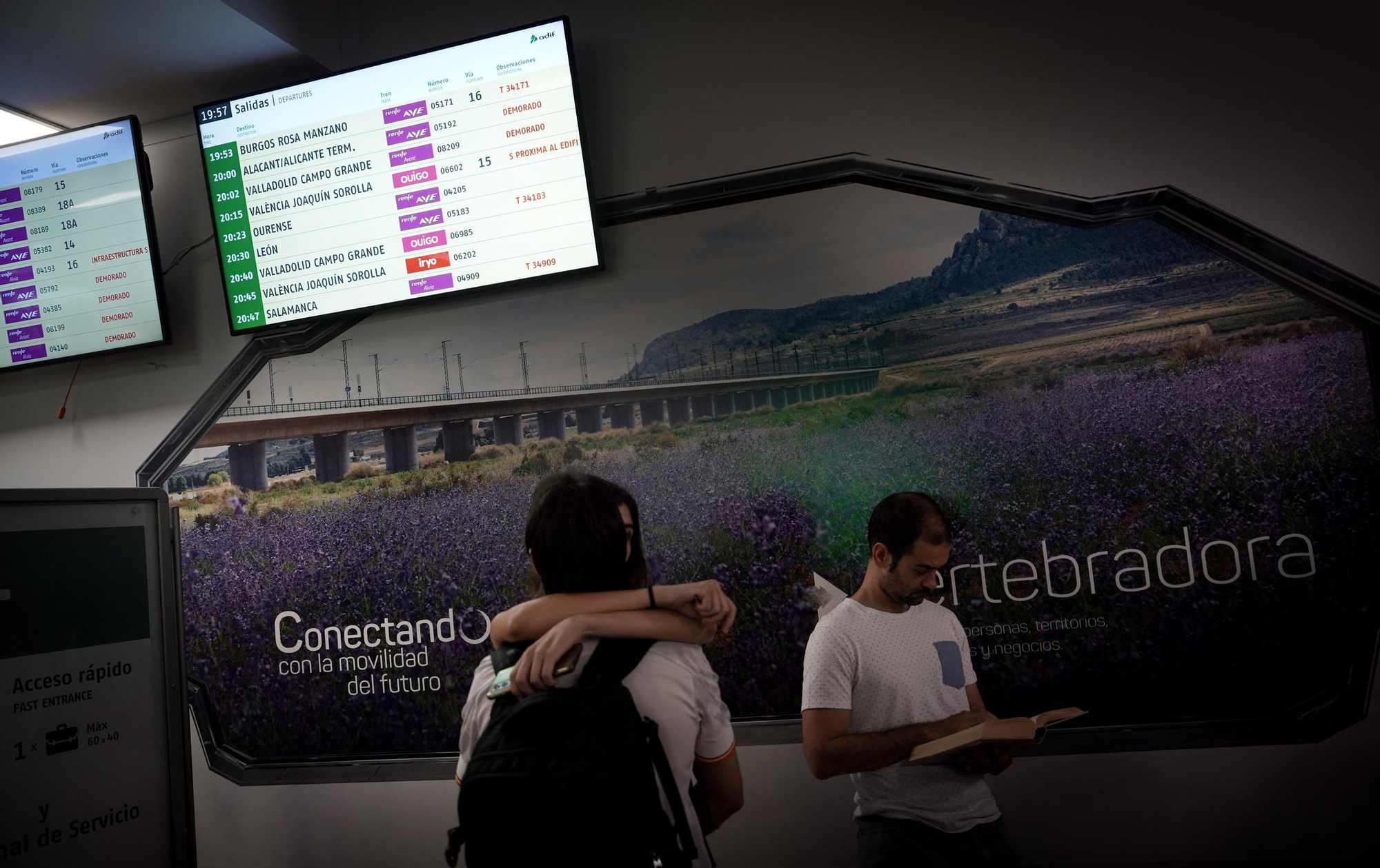 El caos en Chamartín por un fallo eléctrico, en imágenes