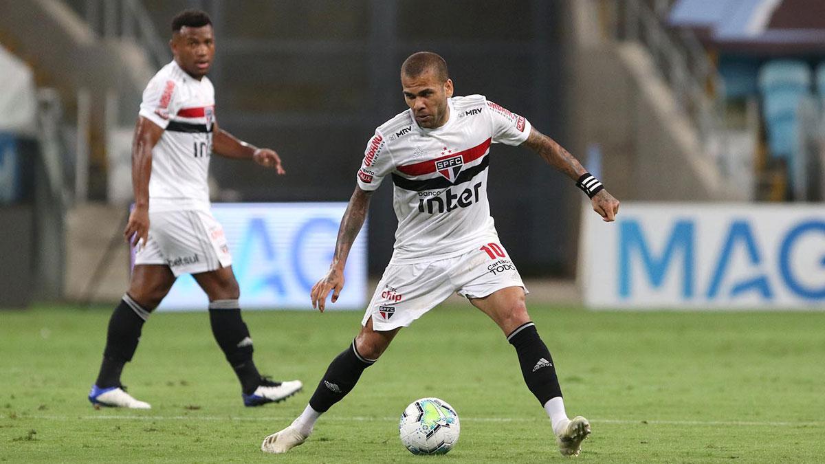 Dani Alves cayó en la Copa contra el Gremio y ahora se centrará en el Brasileirao