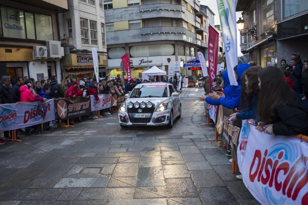 El vigente campeón vence en la primera especial y en el Tramo Cronometrado de Calificación.