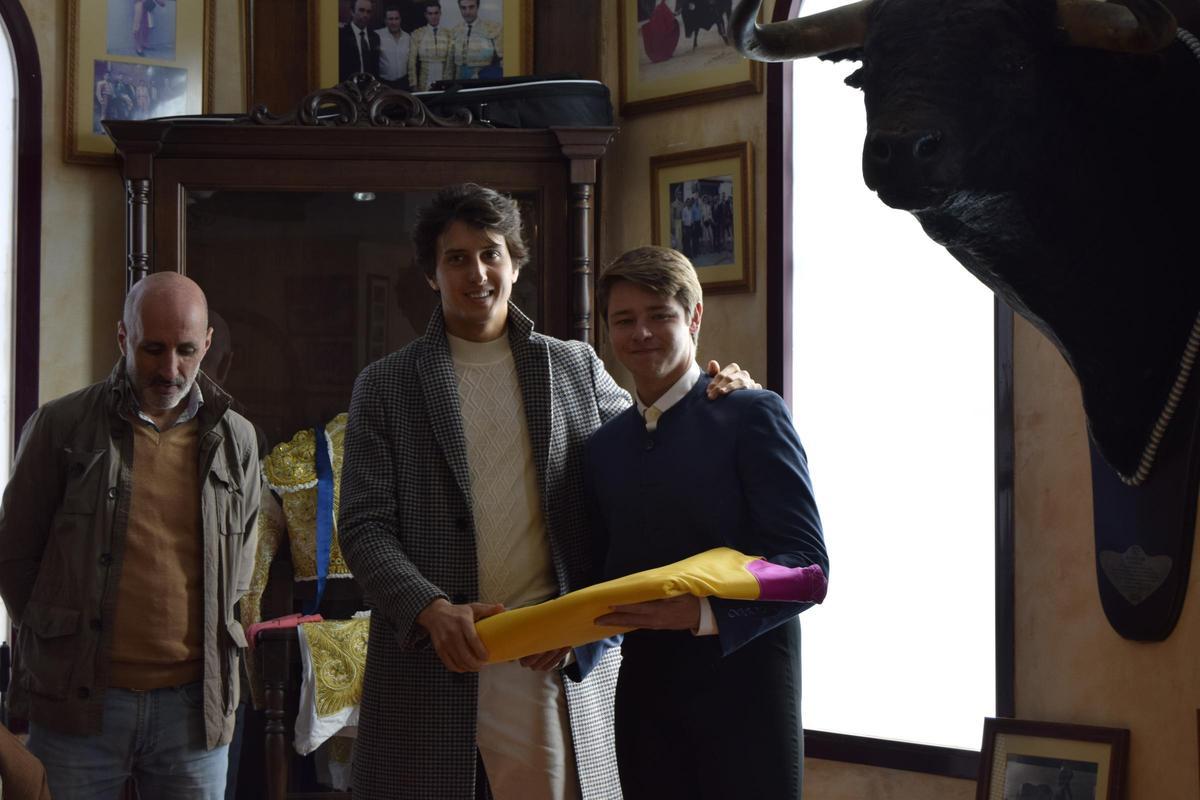 La convivencia entre Roca Rey y la Escuela Taurina de València, en imágenes