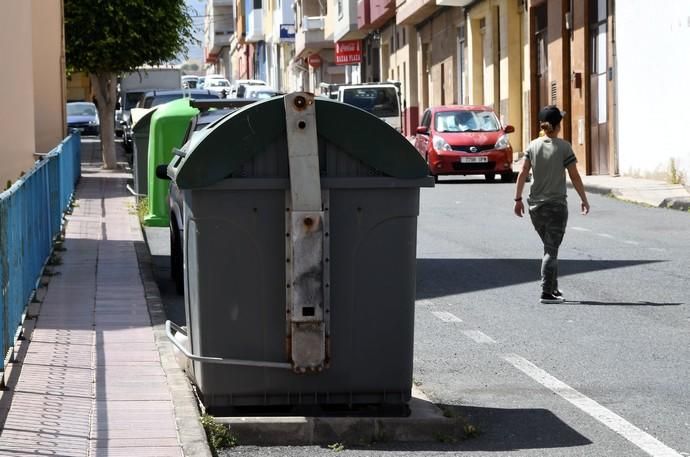 13/03/2019 LAS HUESAS. TELDE. Abandono de cachorros en contenedores de basura en el barrio de Las Huesas.  Fotografa: YAIZA SOCORRO.